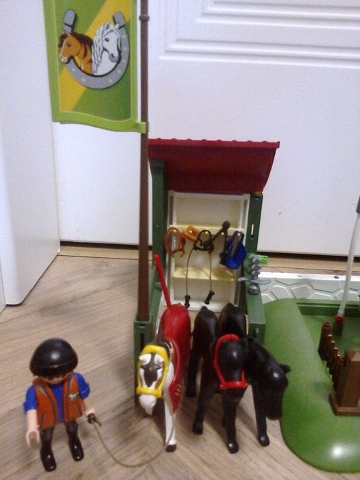 playmobil dyliżans konie stajnia