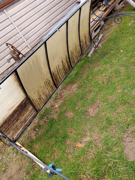 Навіс, козирок в нормальному стані