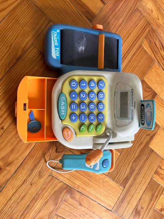 Brinquedo caixa registadora de supermercado. Com sons e microfone