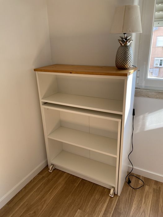 Estante Billy extensivel com mesa de trabalho