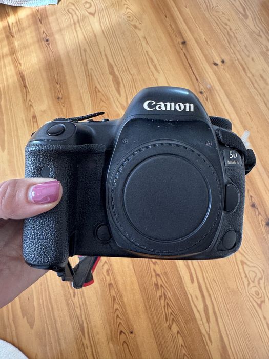 Canon EOS 5D Mark IV - corpo Câmara profissional full-frame.