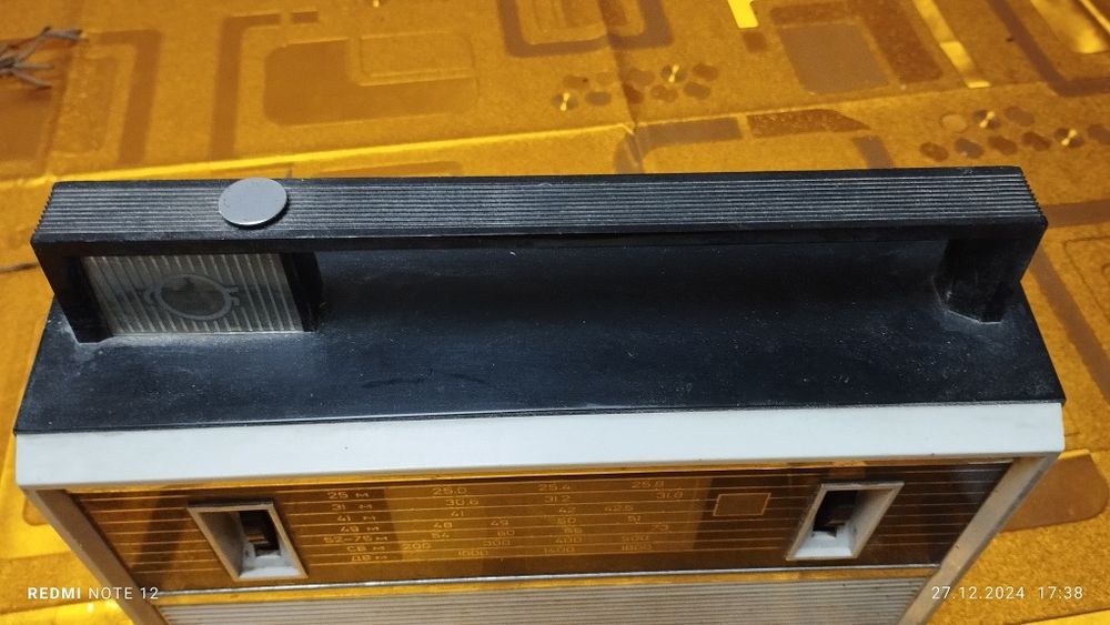 Радиоприемник VEF -- SPIDOLA 10 стан гарний