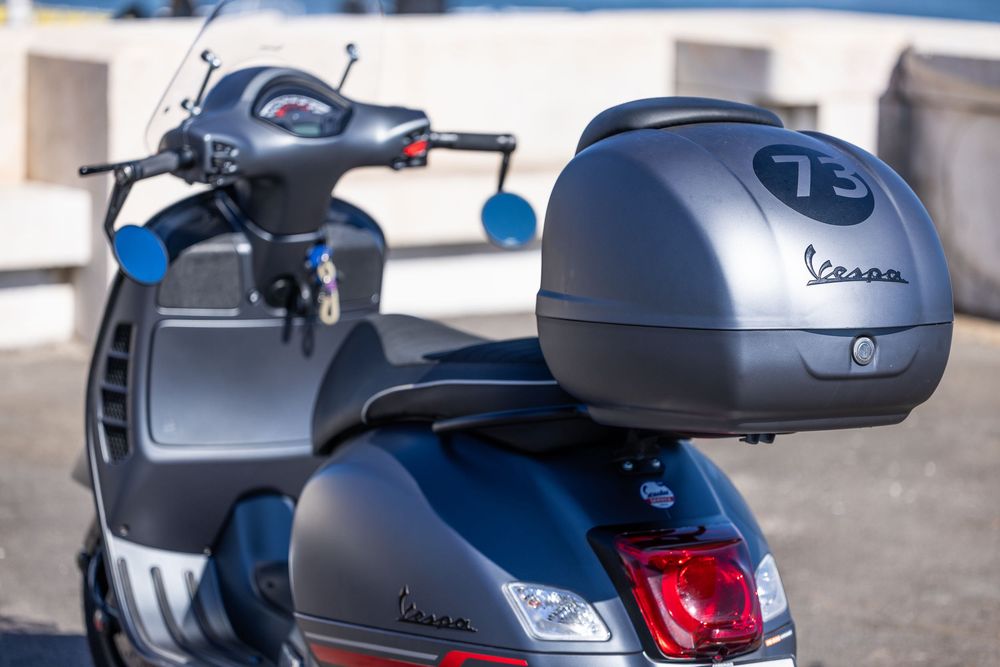 Vespa 300 GTS +Top Case + vidro proteção + Termignoni completo