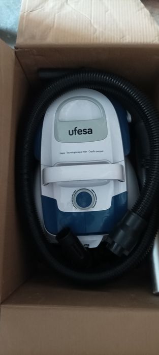 Aspirador a água. Praticamente novo. Usado 3 vezes.