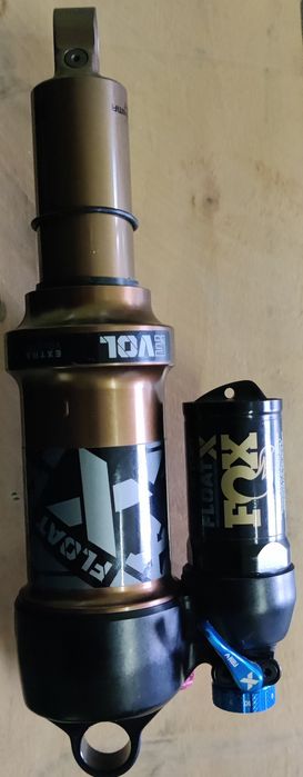 Suspensão e amortecedor fox