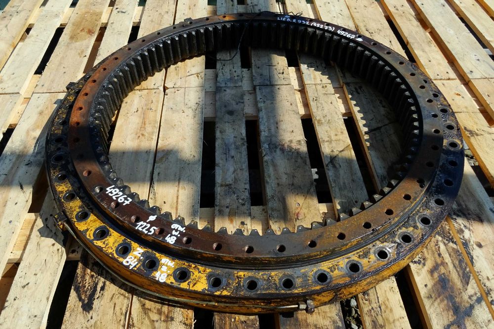 Wieniec obrotu. Łożysko obrotu do koparki Liebherr R932. Slewing ring