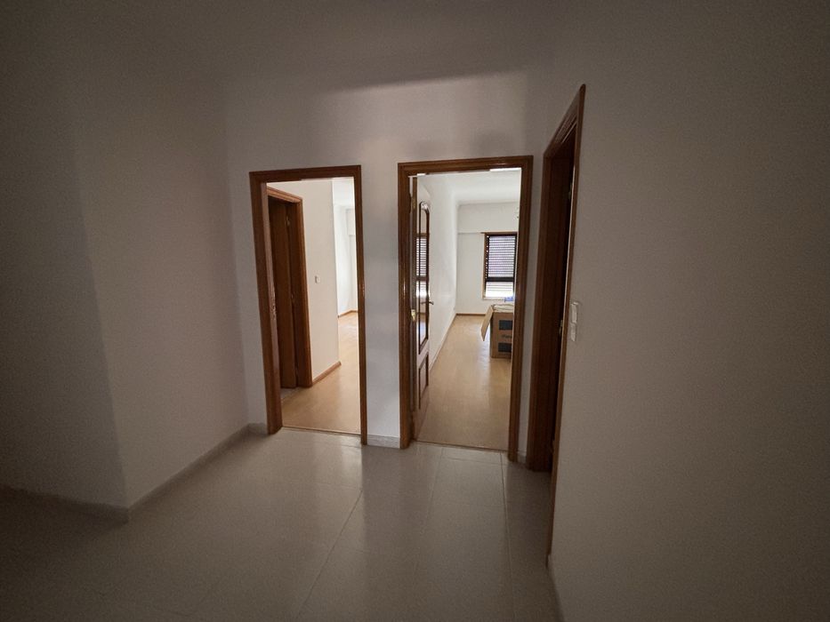 “T3 117m² | Garagem 2 carros | 5.º andar c/elevador | Casal de Cambra”