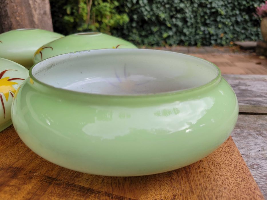 Stare klosze do żyrandola, berety