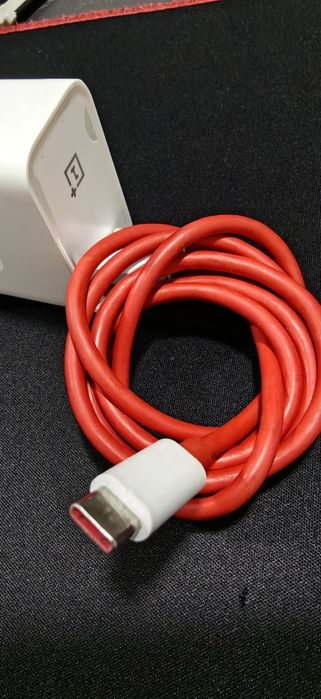 Carregador One Plus Dash Charge, 300W, Output USB-A
Cabo USB-A para US