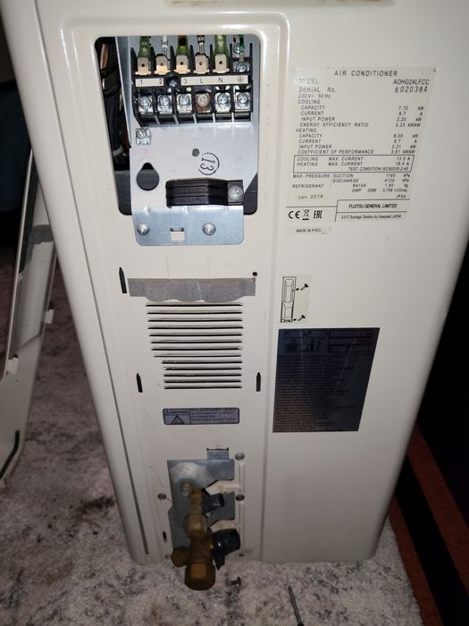 2 Ares Condicionados FUJITSU GENERAL INVERTER – 24.000 + 9.000 BTU