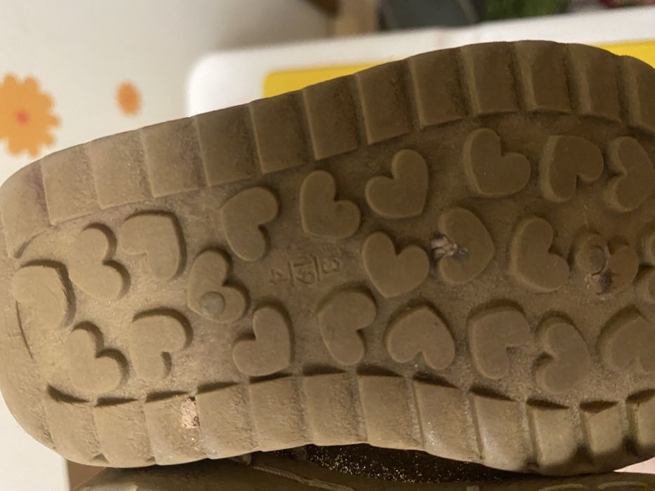 Зимові угі на дівчинку