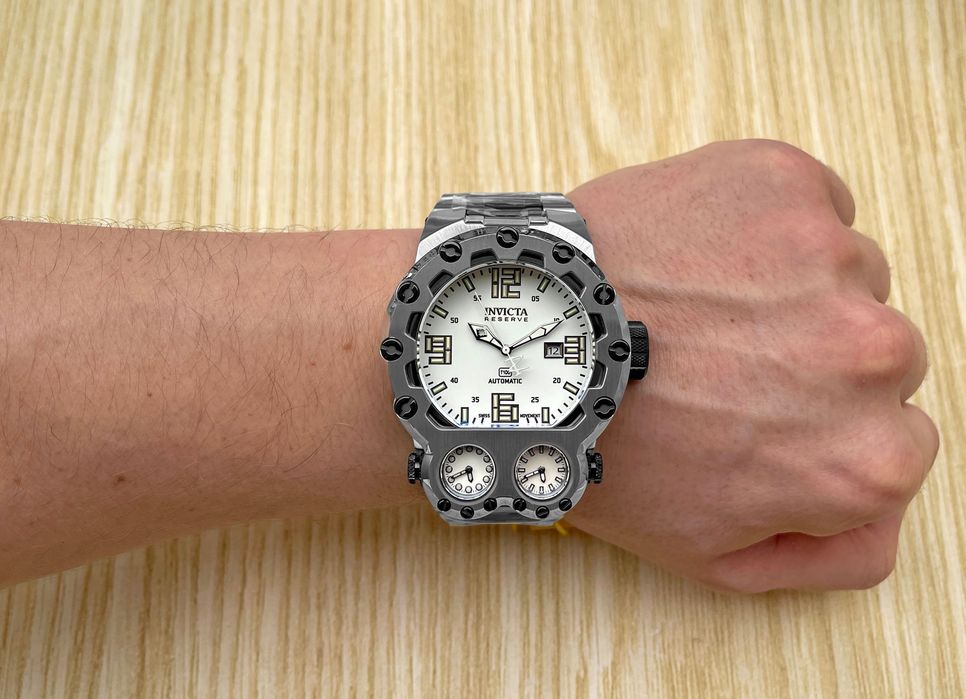 Часы Invicta 37558 Reserve Bolt Magnum Tria SWISS Automatic 52 mm.