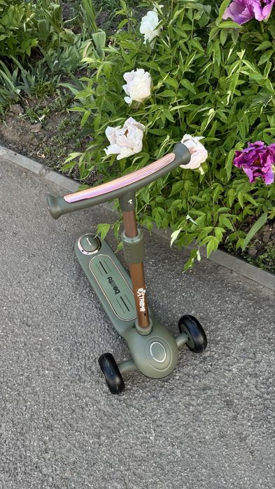 Дитячій триколісний самокат ,складний руль ,музика