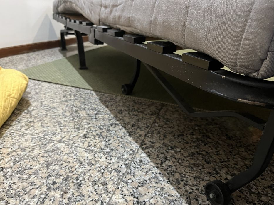 Sofá cama com protetor