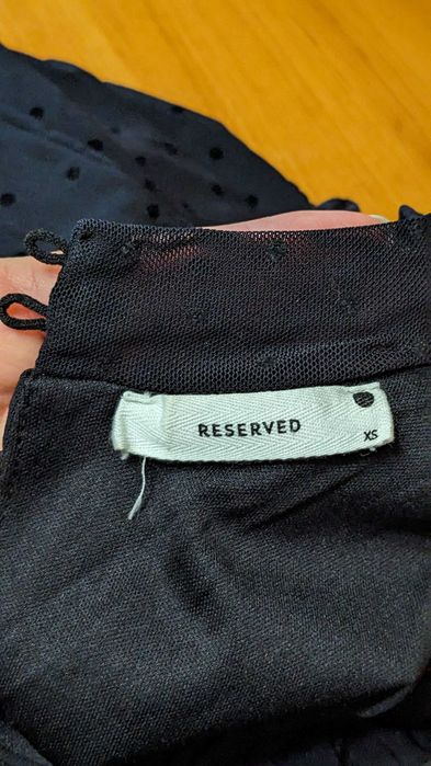 Дві гарні жіночі сукні