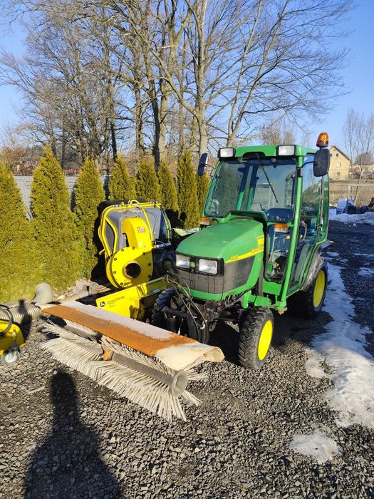 Traktor John Deere 4010 z osprzętem