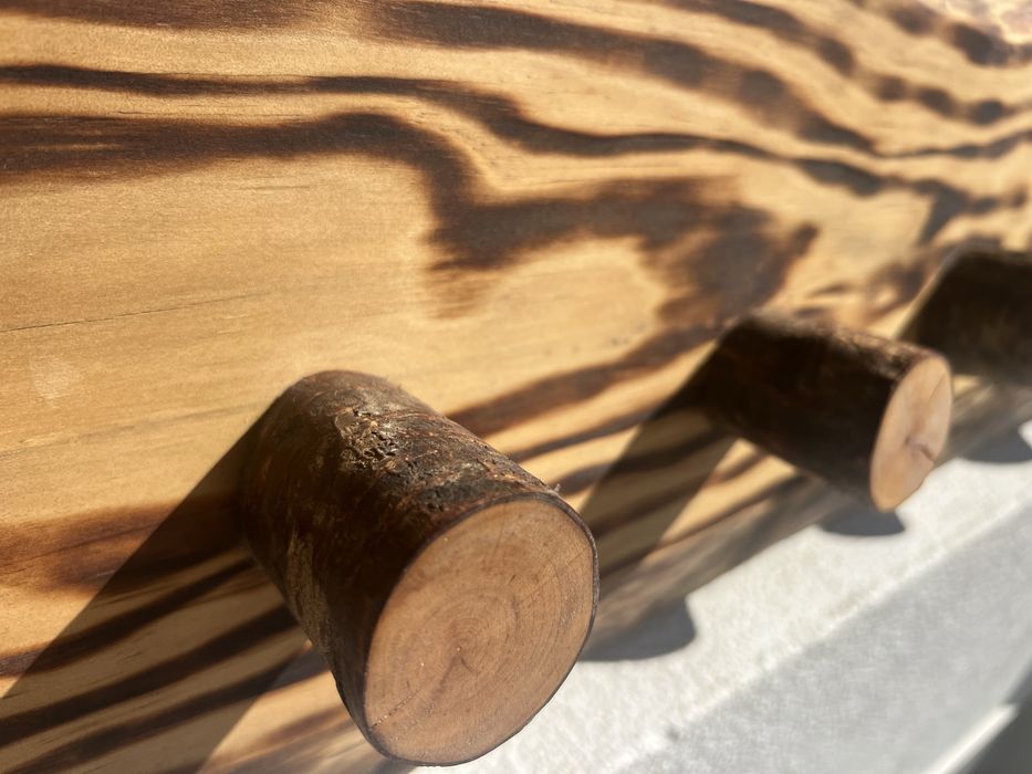 Cabide rustico em Pinho e Cerejeira