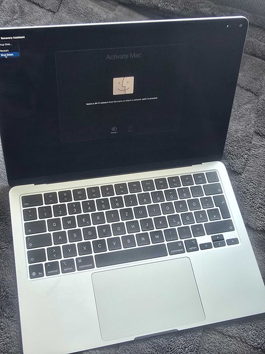 MacBook Air 13.6" M5 (A3449) Silver , заблокований ,icloud lock , донор