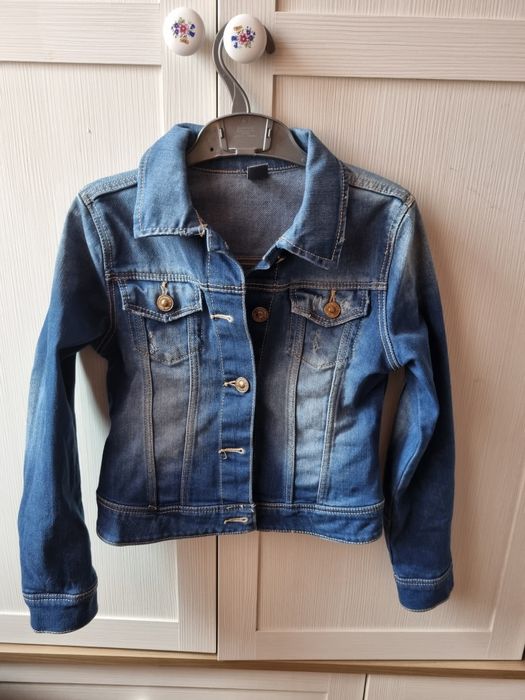Джинсовая куртка  Zara  Kids на девочку  7-8 лет.