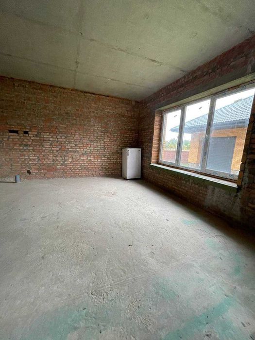 Продаж готового будинку з ділянкою та гаражем !