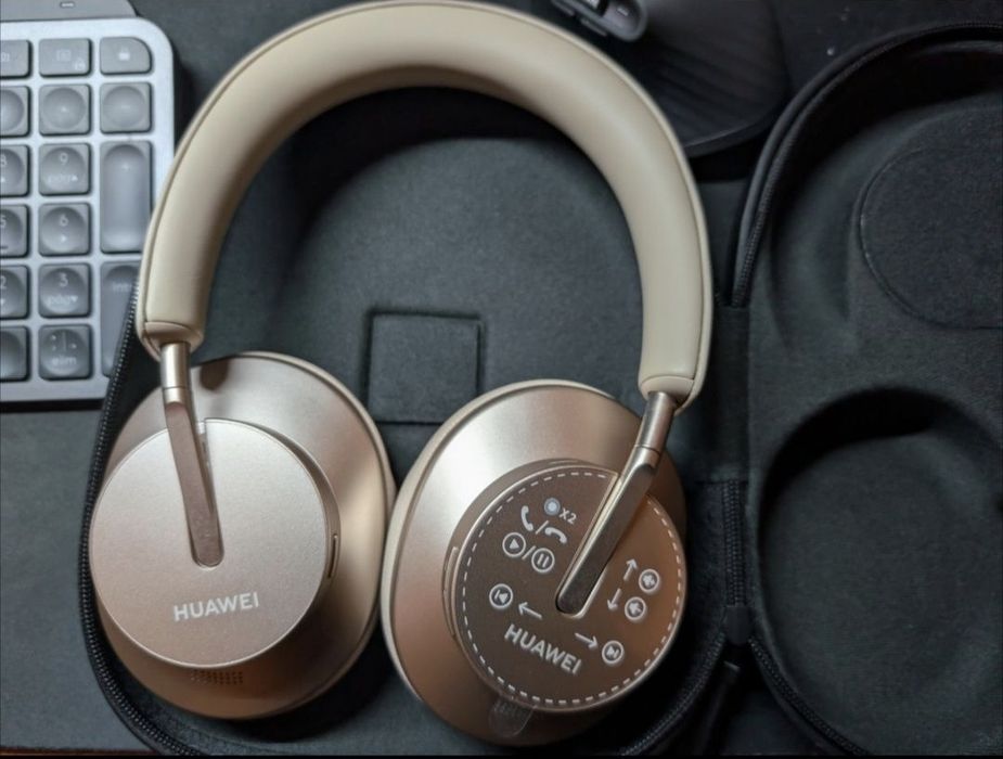 Huawei FreeBuds Studio