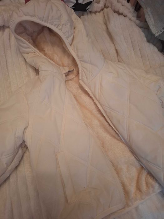 Продається тепла курточка на осінь