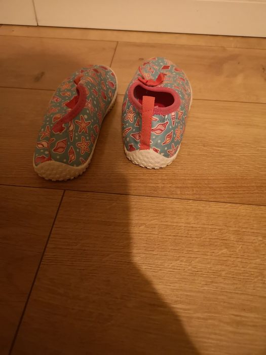 Buty do wody w rozmiarze 34
