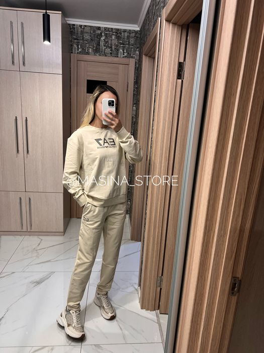 Костюм спортивний жіночий EA7 Emporio Armani M молочний оригінал