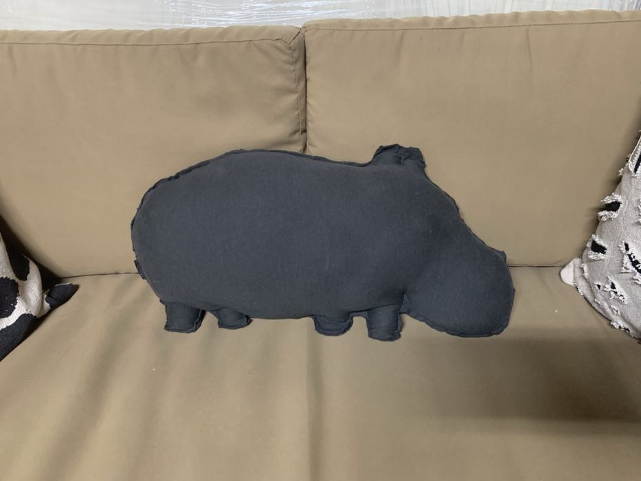 Almofada em forma de hipopótamo para quarto criança