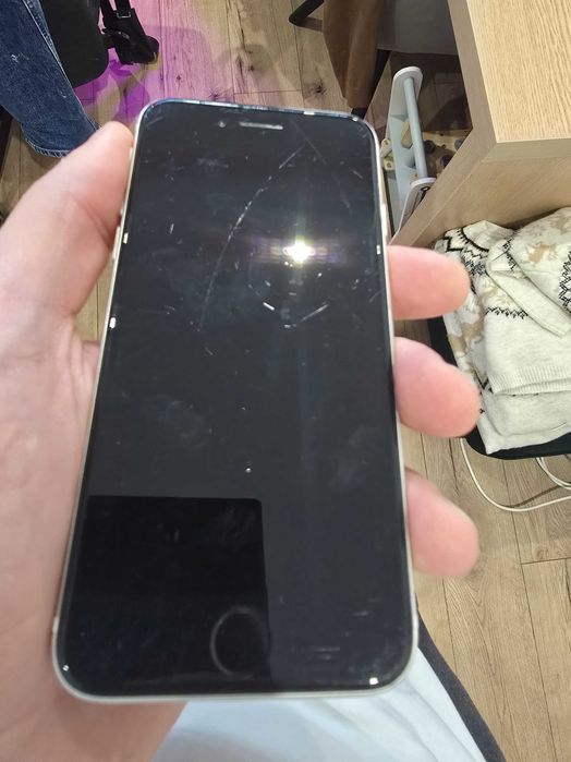 Smartfon APPLE iPhone SE 2022 64GB