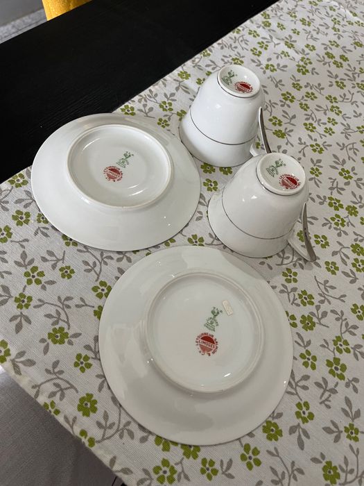 2 conjuntos Limoges xícara e pires + 2 pires