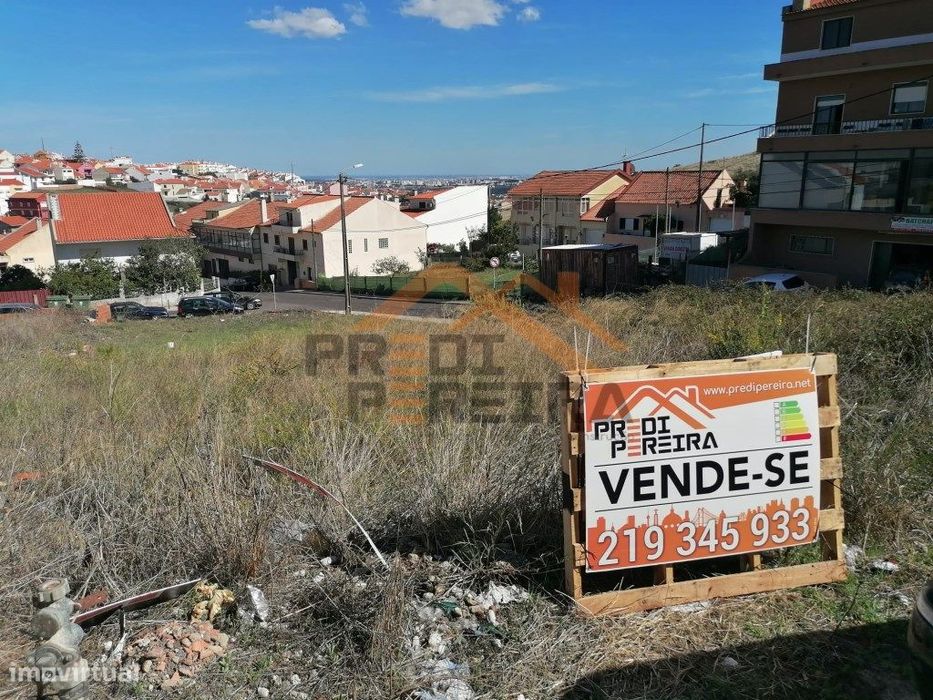 Lote de terreno urbano com 225 m2, para moradia geminada, composta ...