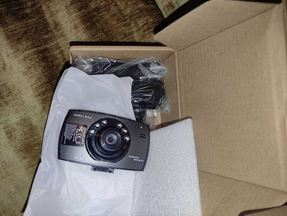 Видео регистратор 2 камеры
дорога и салон или 1 камера на дорогу новый