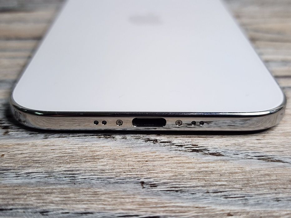 iPhone Air 256 Silver emojieStore гарантия 920$