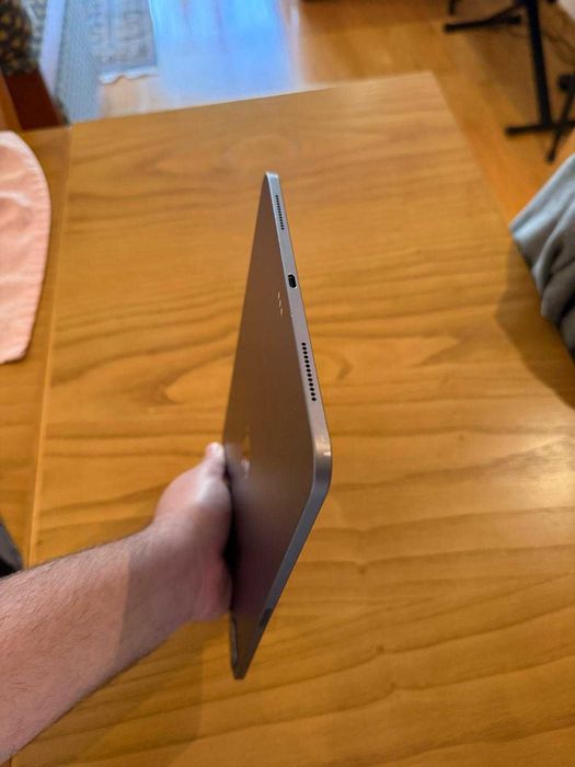 iPad Pro 11” 256GB + Apple Pencil + Teclado – Excelente estado – Pronto para uso profissional ou estudantil