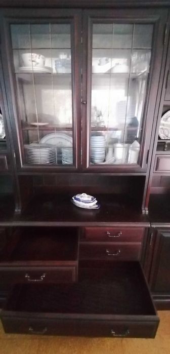 Móvel louceiro / cristaleira de sala em bom estado