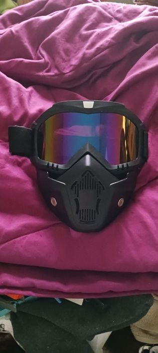 Mascara de protecção para capacete nova sem riscos ou algum defeito