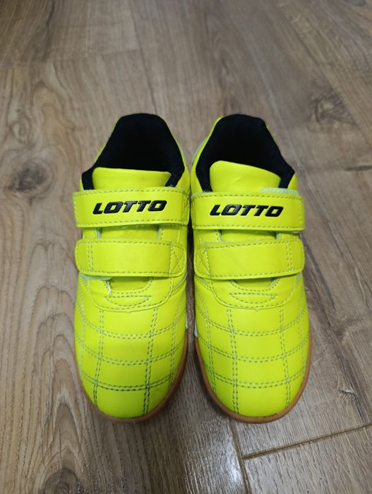 Buty halowe do piłki nożnej roz. 28