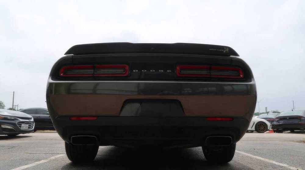 Dodge Challenger      2020
