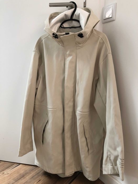 Casaco Impermeável de manga comprida com capuz