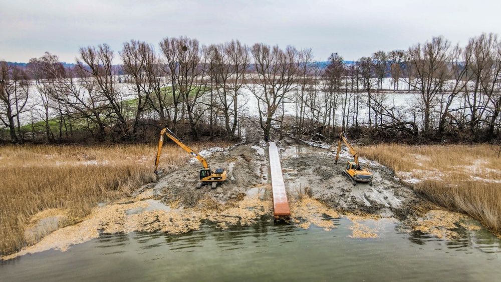 Roboty ziemne Wykopy kopanie stawów odmulanie pogłębianie koparka LONG