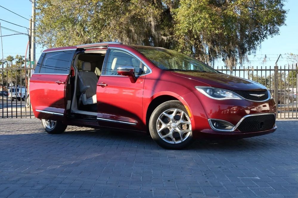 Chrysler Pacifica Prześliczna LIMITED / 3,6L / 287KM / kamery 360 / zadbana / serwis ASO