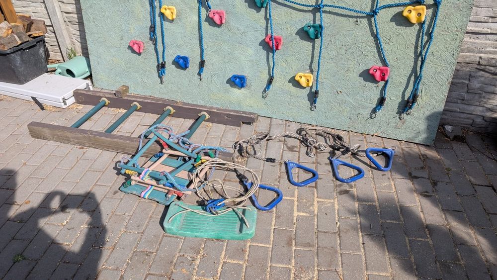Plac zabaw elementy, huśtawki, bocianie gniazdo
