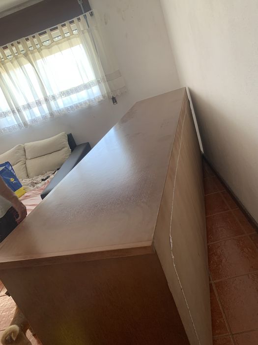 Armario em madeira mocissa usado