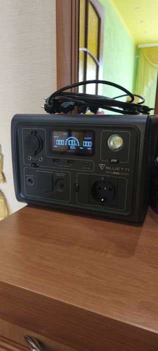 Bluetti EB3A і зарядна станція