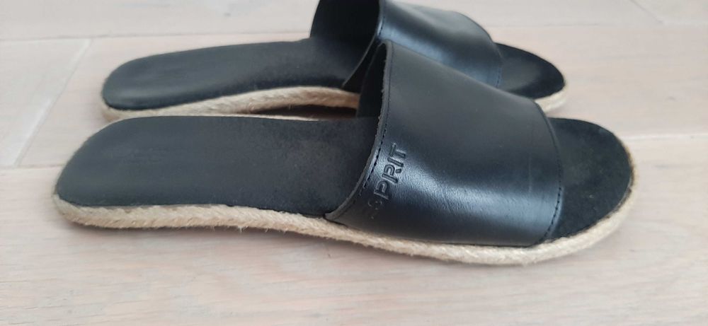 Esprit damskie,skórzane, czarne klapki 36