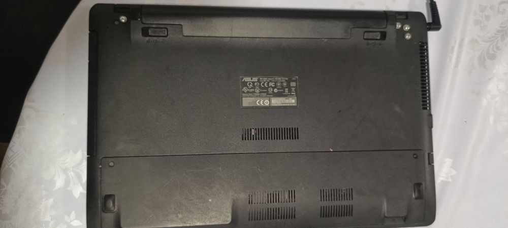 Ноутбук Asus x550c