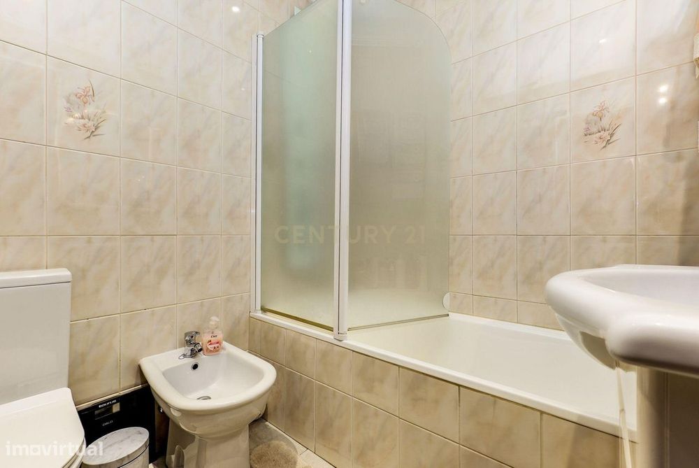 Apartamento T2 com 87 m² em excelente estado de conservação em Vale de