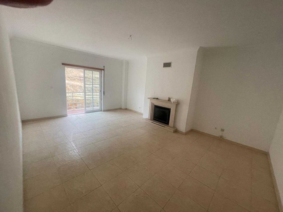 Apartamento T2 em Rio de Mouro, perto da estação de comboios de Rio Mouro