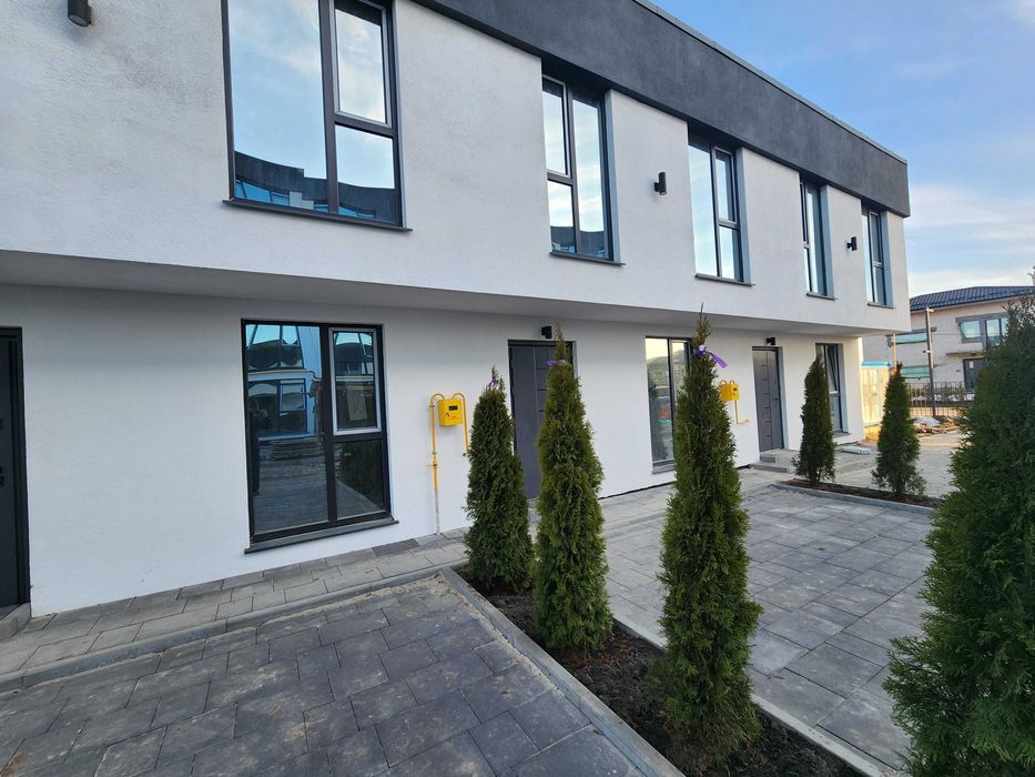 Таунхаус з Документами, 62 м2, 2 паркомісця, Двір 100 м2, Газ, Котел.